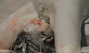 若い小枝は、大きな男の男根の底にあるすべての穴を置き換えます フェラ av