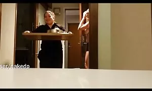 黒人は美しさの肛門に植えられています フェラチオ エロ 動画