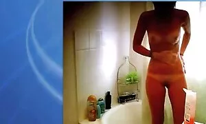 バスルームはタイトですが、セックスはまだ暑いです 無料 エロ 動画 濃厚 フェラ