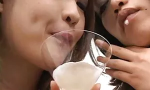 Egorは彼らの研究でクラスメートを助け エロ 包茎 フェラ