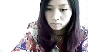 お尻に男と彼の指のコックを吸っている学生 巨乳 フェラ エロ