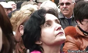 男は男のお尻を舐めるようになります。 エロ い フェラ エロ 動画